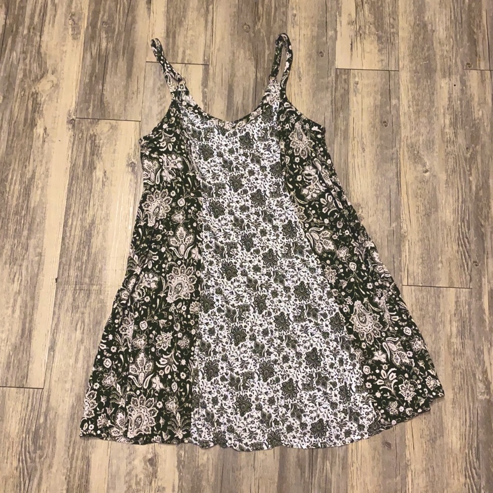 Torrid Summer Dress Size 0 Green Paisley two-tone